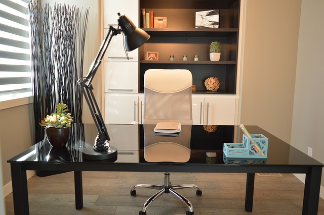 De kunst van comfortabel werken: alles over ergonomische bureaustoelen, kantoorinrichting en essentiële kantoorsupplies